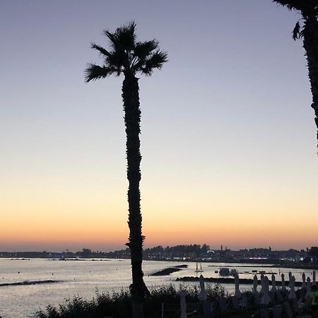Central Pool-Side 2 Bedroom Apartment In Paphos ภายนอก รูปภาพ